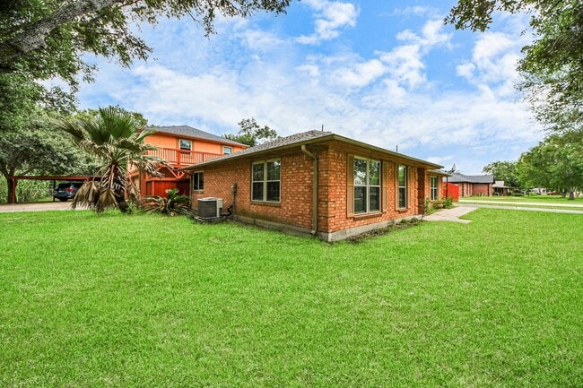 Building Photo - 118 Estate Dr