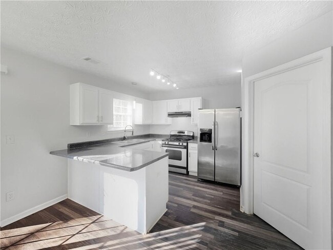 Building Photo - 5539 Pineridge Ct