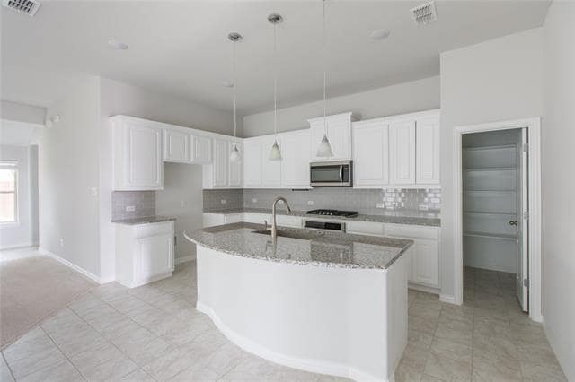 Building Photo - 2811 Willow Ln