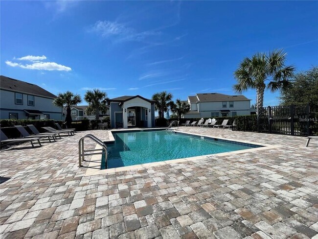 Building Photo - 3972 Plainview Dr