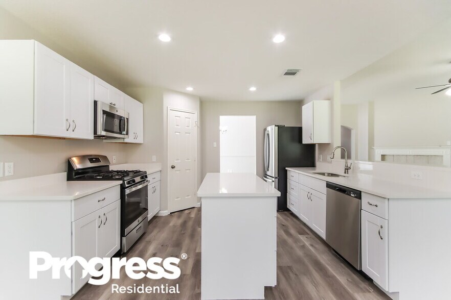 Building Photo - 910 Taylor Ridge Dr