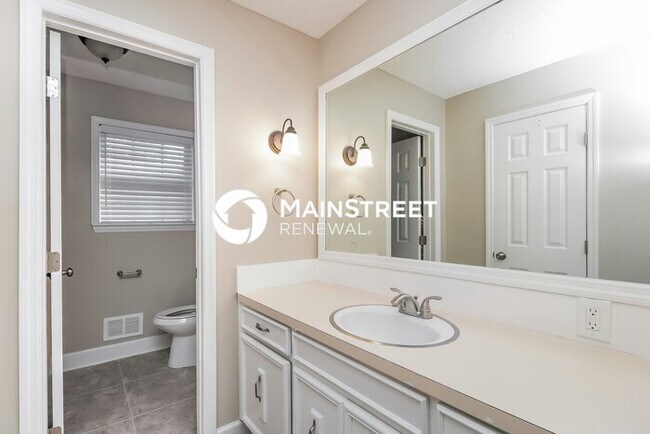 Building Photo - 5 Bedroom Pet-Friendly Home in Birmingham, AL with Main Street Renewal