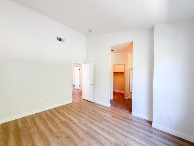 Building Photo - 2527 Baywood Way