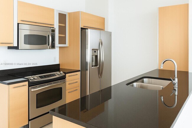 Building Photo - 951 Brickell Ave