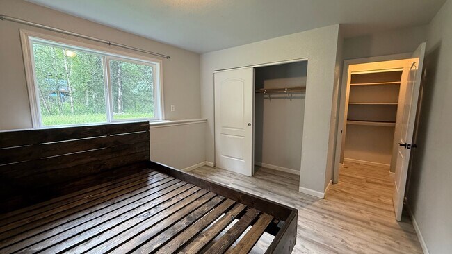 Building Photo - 20251 Eagle River Rd