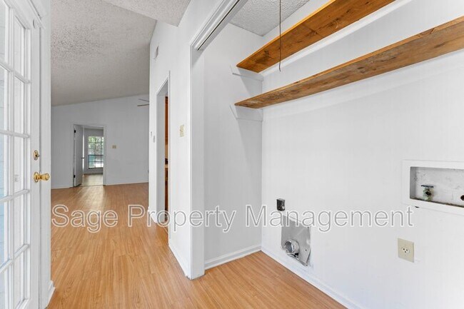 Building Photo - 1142/1144 Willow Creek Dr