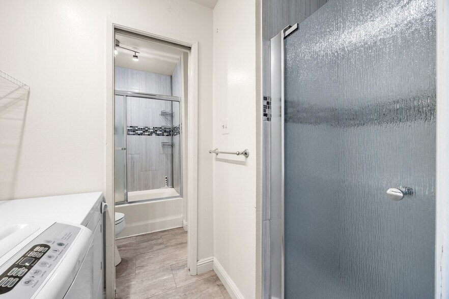 Building Photo - 1925 46th Ave