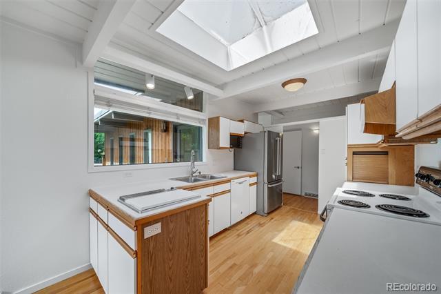 Building Photo - 1490 S Filbert Way