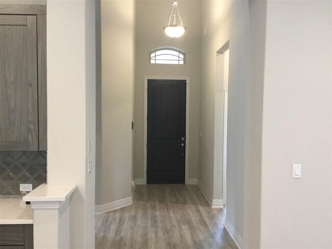 Building Photo - 421 Fair Oaks Dr