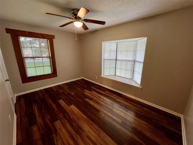 Building Photo - 300 W 4th St