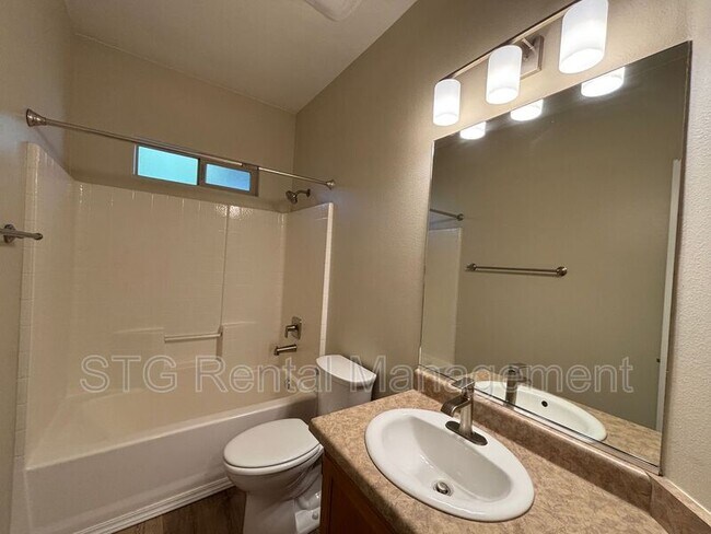 Building Photo - 700 N Main St