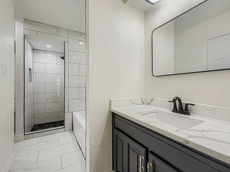 Building Photo - 4121 Chestnut St