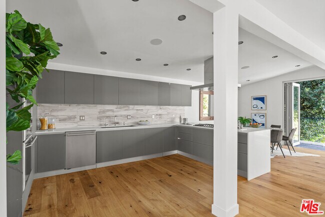 Building Photo - 7470 Woodrow Wilson Dr