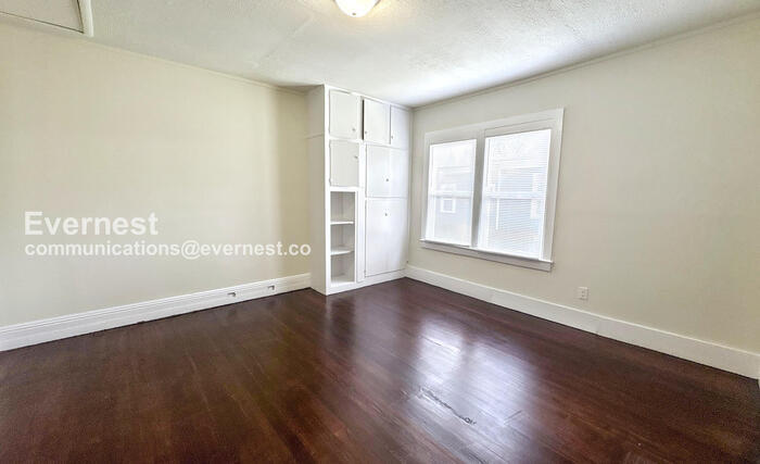 Building Photo - 1629 Alemeda Ave SW