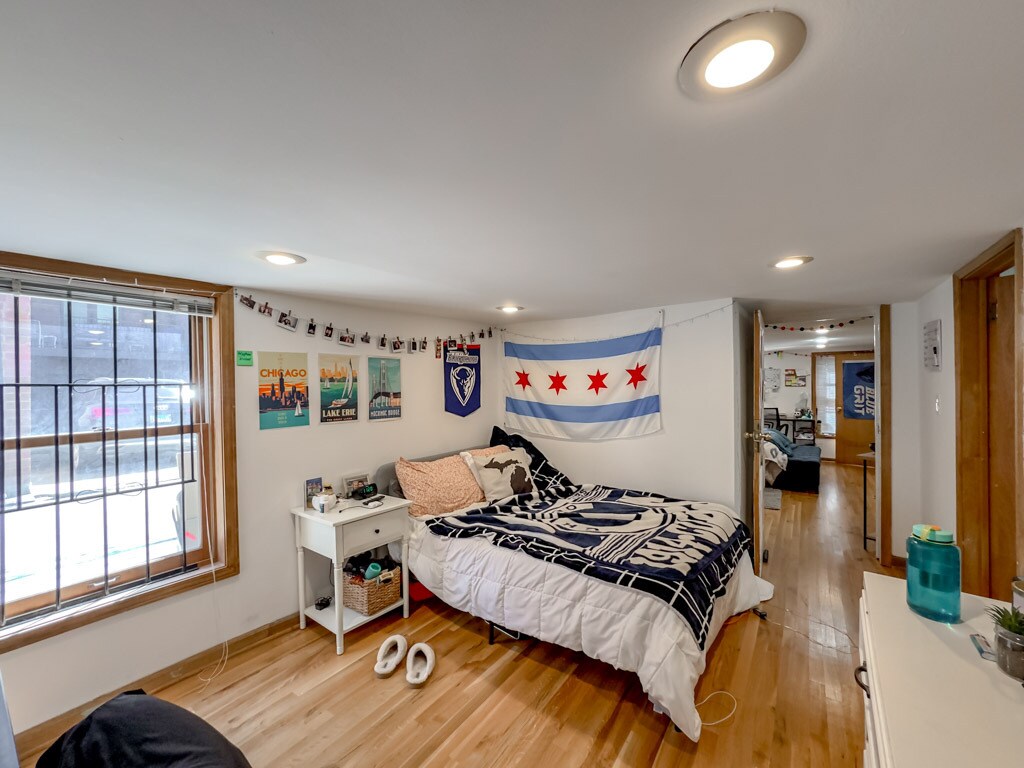 Building Photo - 1418 W Henderson St