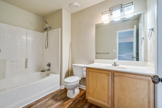 Building Photo - 3701 Bay Crescent