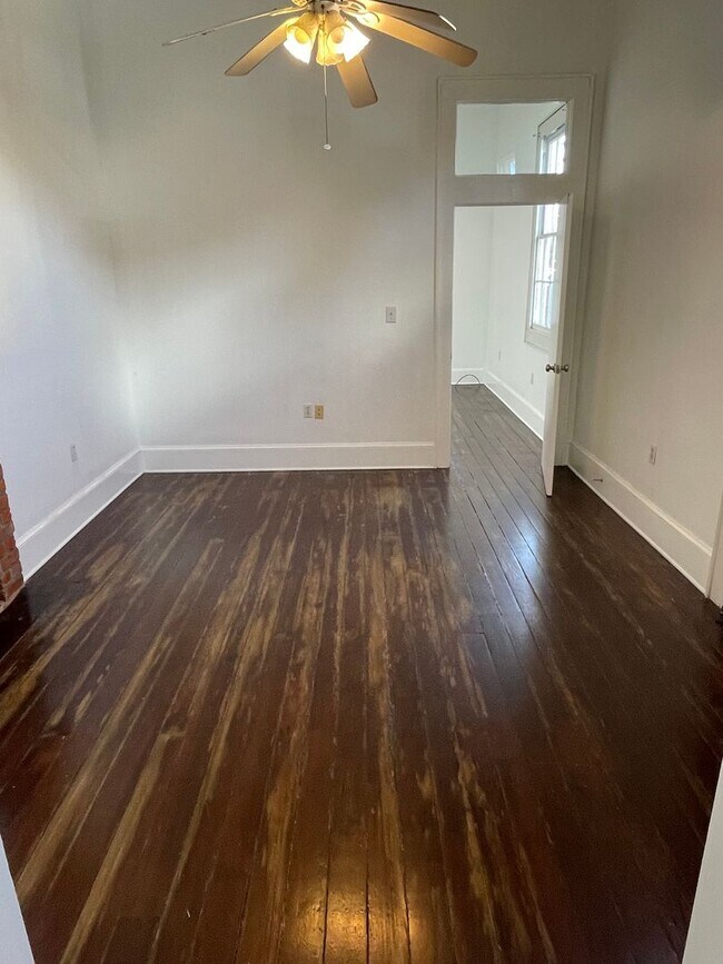 Building Photo - 1BD/1BA Shotgun w/ In Unit Washer and Dryer