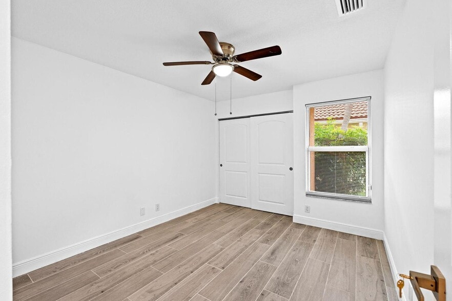Building Photo - 5122 Elpine Way