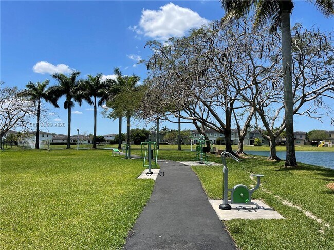 Building Photo - 134 SE 28th Ter