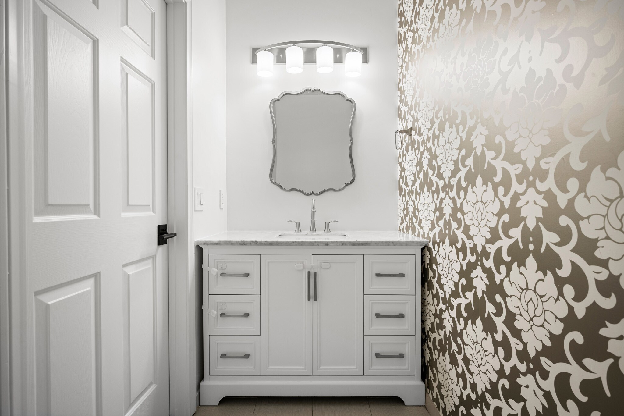 Building Photo - 415 E Dryden St