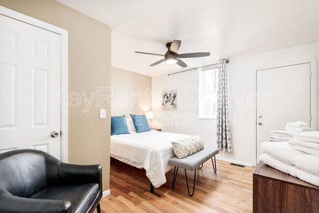 Building Photo - 2409 Tremont Pl