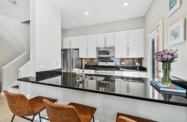 Building Photo - Comfortable Living in a Desirable Area