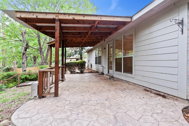 Building Photo - 366 Dalhart Dr