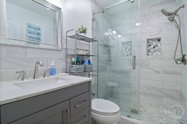 Building Photo - 127 Forest Ridge Dr