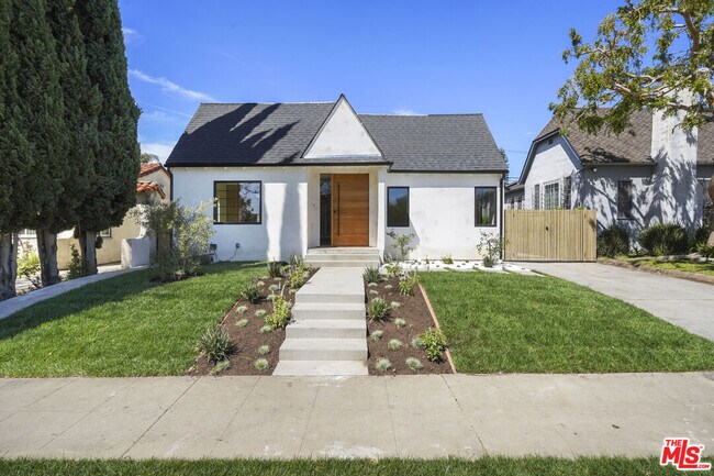 Building Photo - 1161 Stearns Dr