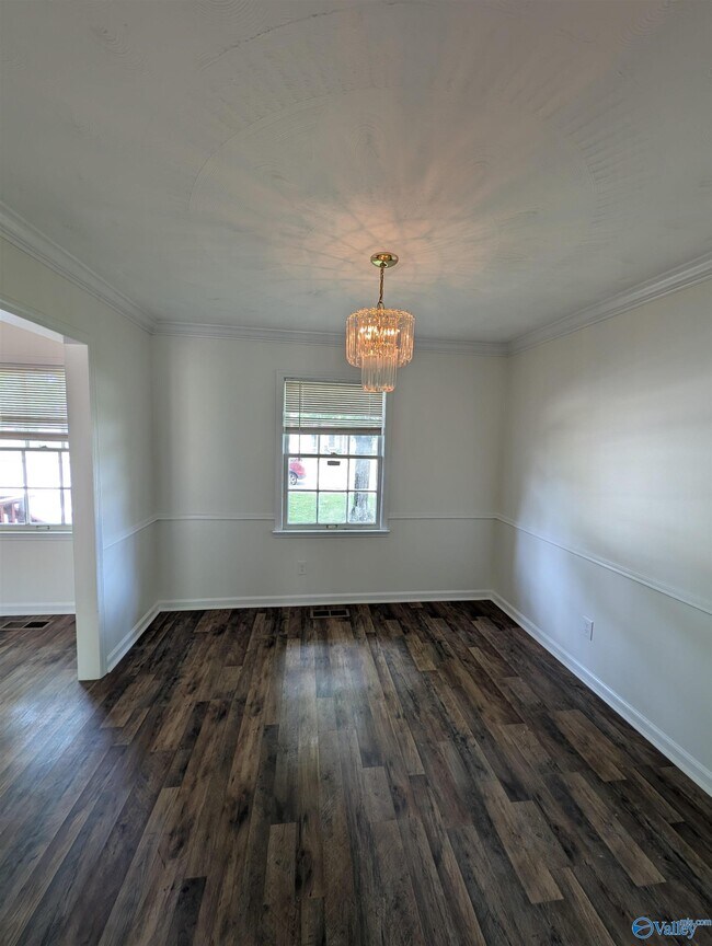 Building Photo - 1060 Sandy Springs Rd NW