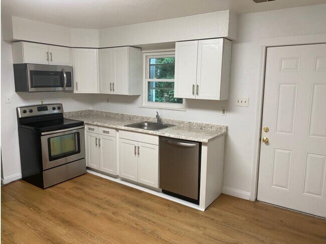 Primary Photo - 29 Lawn St