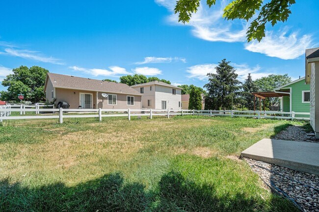 Building Photo - Recently Updated 3Bd 2bath Ranch