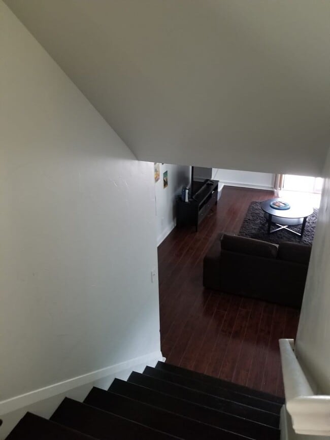 Building Photo - 3500 sq ft home with huge yard in Olympus ...