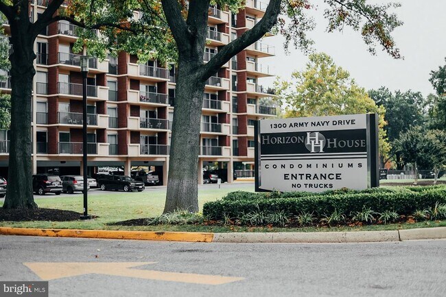 Building Photo - 1300 Army Navy Dr