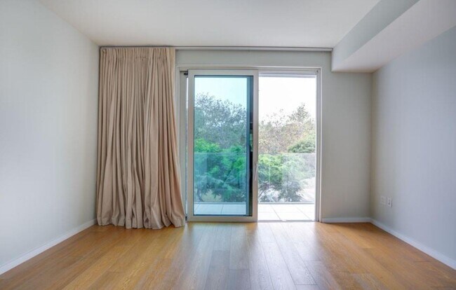 Building Photo - 1705-1725 Ocean Ave