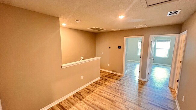 Building Photo - 413 Legacy Lp