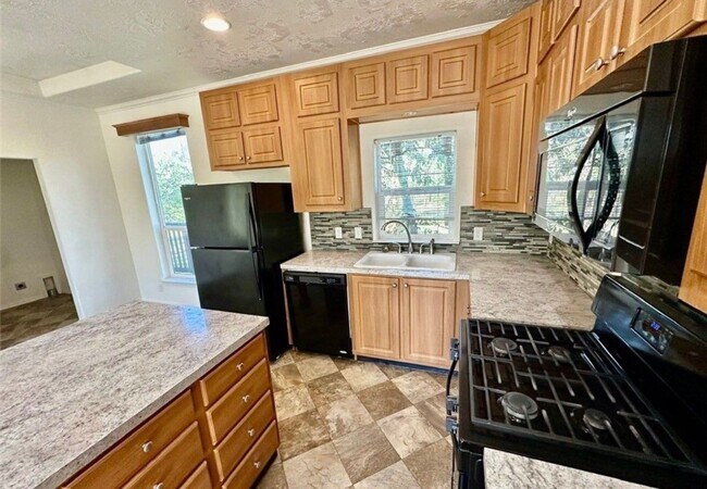 Building Photo - 3Bd 2bath  ****HOUSE IS FOR SALE***12 Mo. Lease will still be honored