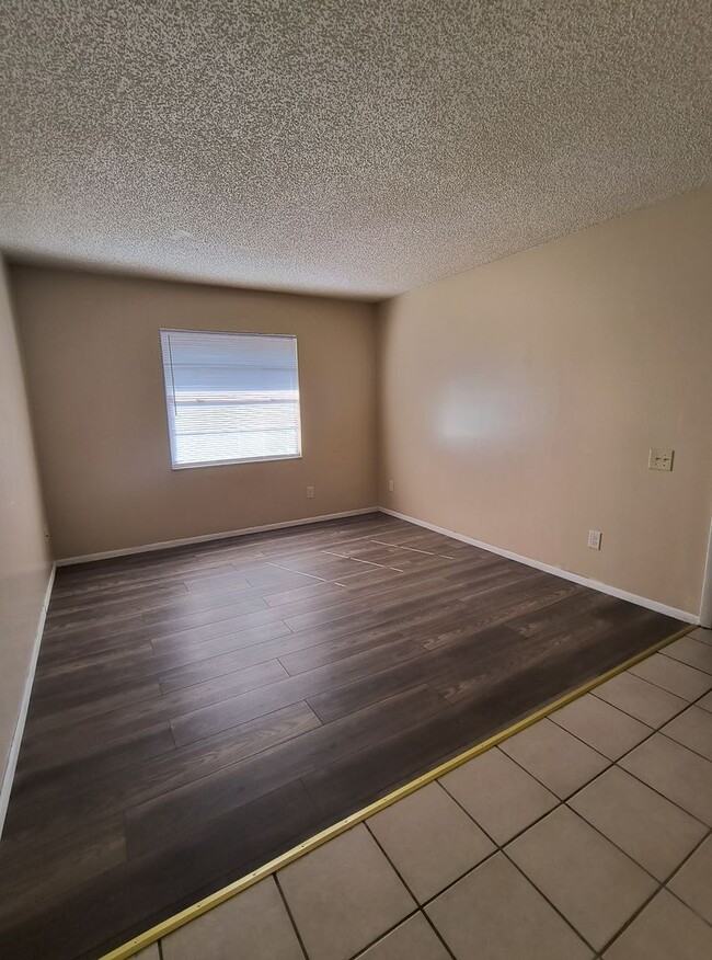 Building Photo - Spacious 3-Bedroom 2 Bathroom Apartment fo...