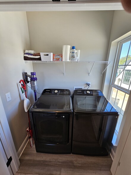 Laundry area - 186 E 19th St