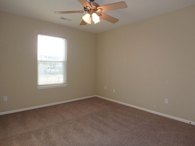 Building Photo - Nice 3 Bed 2 Bath House In Hunters Gate!