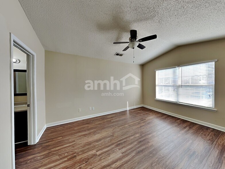 Building Photo - 4718 Winterberry Ln