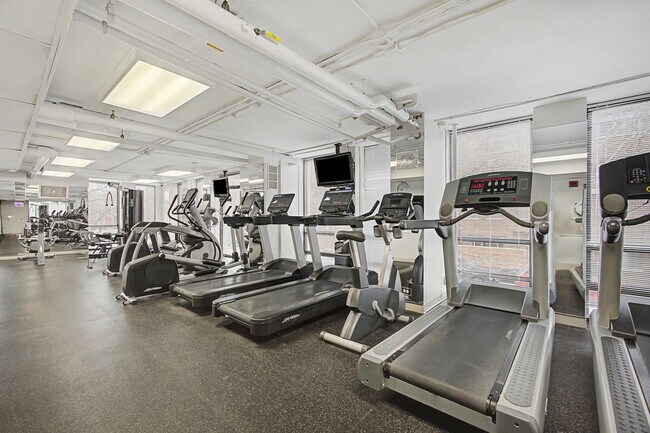 Building Photo - 1660 N La Salle Dr