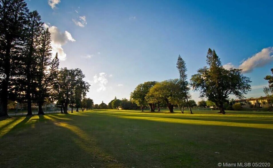 Building Photo - 3961 Adra Ave