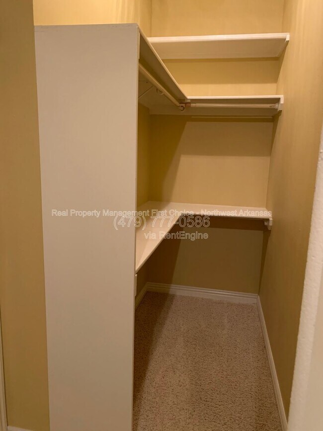 Building Photo - 300 Genesis Dr