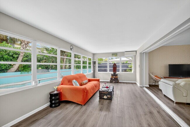 Building Photo - 113 Park Ln E