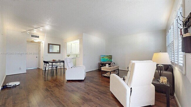 Building Photo - 4047 Rexford A