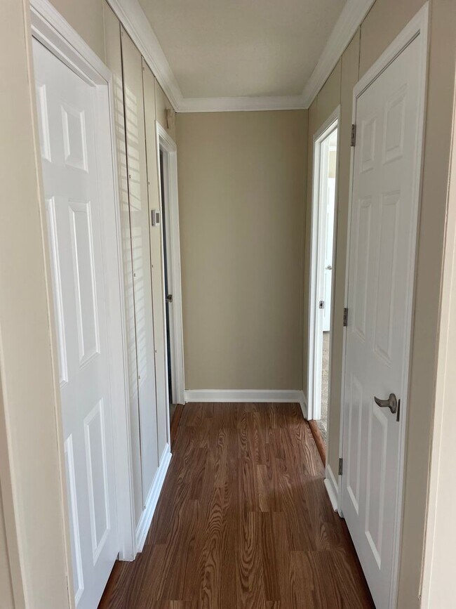 Building Photo - Country Living at it's Finest!