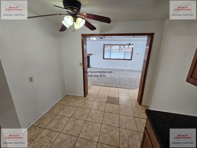 Building Photo - Grant & Silverbell Rd 3/1.5 with A/C $500 Security Deposit