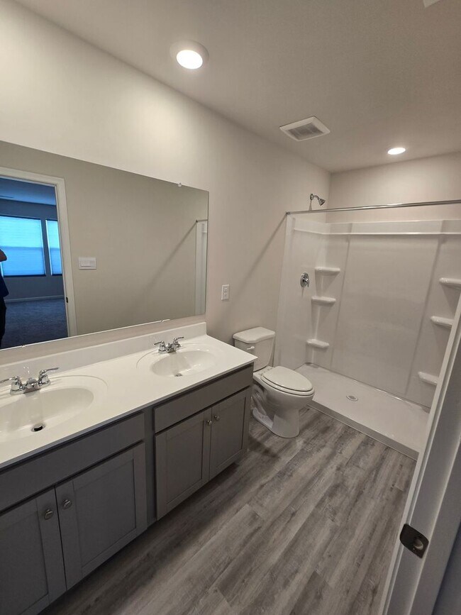 Building Photo - BRAND NEW 3 BEDROOM TOWNHOUSE IN PRINCE GEORGE