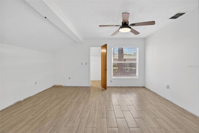 Building Photo - 15047 Woodbury Rd